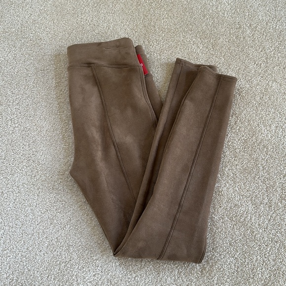 🌸 NWT SPANX Luxurious Faux Suede Leggings Tan Camel size Small {Sold Out} - Picture 13 of 15
